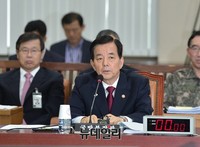 [포토] 질의에 답하는 한민구 장관