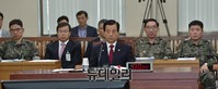 [포토] 국방위 전체회의에 참석한 한민구 장관