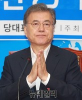 [포토] 박수치는 새정치민주연합 문재인 대표