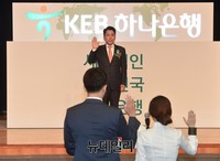[포토] 선서하는 함영주 행장-대표행원