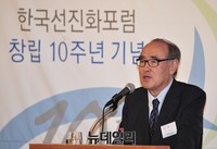 [포토] 축사하는 이홍구 전 총리