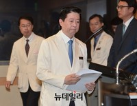 [포토] 입장하는 송재훈 삼성서울병원장