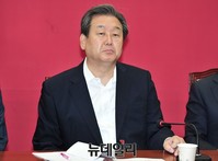 [포토] 최고위원회의 참석한 김무성 대표