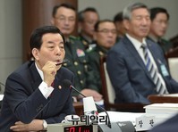 [포토] 답변하는 한민구 국방부 장관