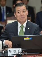 [포토] 국정감사 참석한 황진하 의원