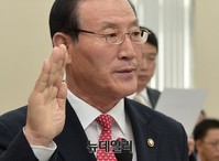 [포토] 선서하는 박창명 병무청장
