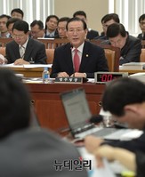 [포토] 답변하는 박창명 병무청장