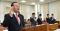 [포토] 증인선서하는 병무청 국정감사