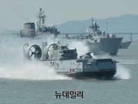 [포토] 월미도에 등장한 공기부양정
