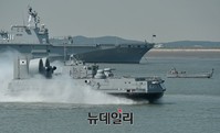 [포토] 인천상륙작전, 무레나급 공기부양정