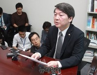 [포토] 간담회 갖는 안철수 새정치민주연합 전 당대표