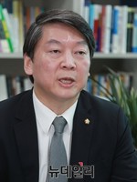 [포토] 기자간담회 갖는 안철수 새정치민주연합 전 당대표