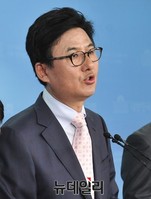 [포토] 기자회견 갖는 새정치민주연합 박성수 법률위원장