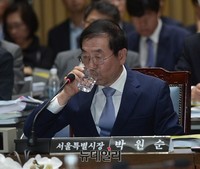 [포토] 물마시는 박원순 서울시장