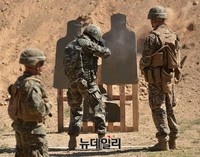 [포토] 미군식 기동사격하는 우리해병