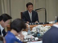 [포토] 서울시 국정감사 진행하는 진영 안전행정위원회 위원장