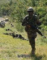 [포토] 도시지역 전투 훈련하는 한미 해병