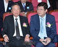 [포토] 기념60주년 기념식 참석한 권노갑-김홍걸