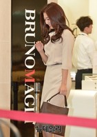 [포토] 웃으며 입장하는 박신혜