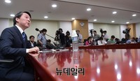 [포토] 3대 근본적 혁신안 발표하는 안철수 전 대표