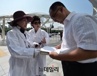 [포토] 세브란스병원에 5번째 성명서 전달하는 주옥순 대표