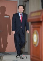 [포토] 박주선 새정치 탈당, 기자회견장 입장하는 박주선