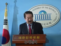 [포토] 새정치 탈당, 인사하는 박주선 의원