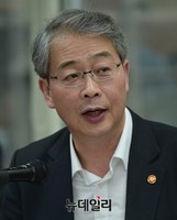 [포토] 임종룡 금융위위원장 미소금융중앙재단 방문