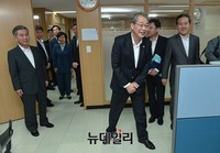 [포토] 미소금융 중앙지점 서민금융통합교육센터 찾은 금융위원장