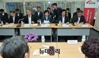 [포토] 임종룡 금융위원장, 서민금융 이용자와 간담회