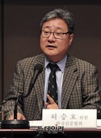 [포토] 뉴스제휴평가위 규정합의안발표, 발언하는 허승호 위원