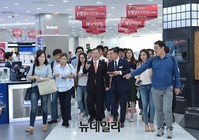 [포토] 이동통신 현장방문, 하이마트 찾은 최성준 위원장