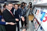 [포토] 이동통신 현장 둘러보는 최성준 방통위원장