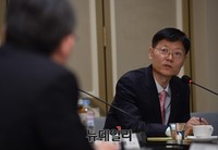 [포토] 이동통신 유통현장 간담회, 발언하는 KT이현석 상무