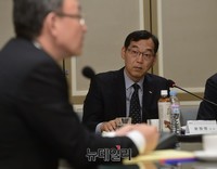 [포토] 이동통신 유통현장 간담회 참석한 SKT 윤원영 상무