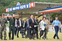 [포토] 제67주년 국군의날 최종리허설 점검하는 한민구 장관
