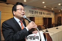 [포토] 축사하는 현진권 자유경제원장