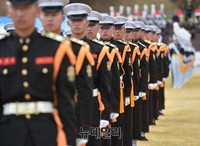 [포토] 열병한 해군의장대