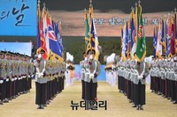 [포토] 열병한 통합기수단