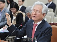 [포토] 국정감사 출석한 고영주 이사장