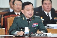[포토] 의원들의 질문에 답하는 이순진 합참의장 후보자