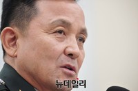 [포토] 의원들의 질문에 이순진 합참의장 후보자