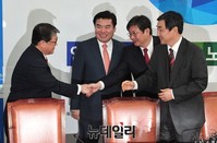 [포토] 인사 나누는 여야 원내지도부