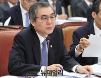 [포토] 질문에 답하는 정재찬 공정거래위원장