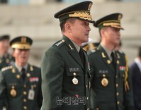 [포토] 취임식에 참석하는 이순진 합참의장