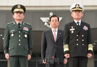 [포토] 취임한 이순진 합참의장, 전역하는 최윤희 전 합참의장