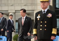 [포토] 이취임식 입장하는 한민구 국방부장관