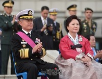 [포토] 42년 군 생활 마무리 앞둔 최윤희 합참의장 내외