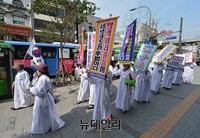 [포토] 가두행진 이어가는 엄마부대