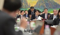 [포토] 정무위 국감, 질의듣는 진웅섭-임종룡